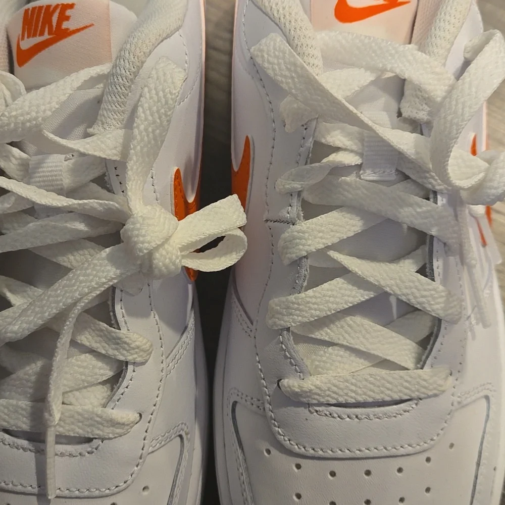 Nike Court Burough Low 2(GS)  Orange Swoosh 6.5 Youth/womens 8 BRAND NEW